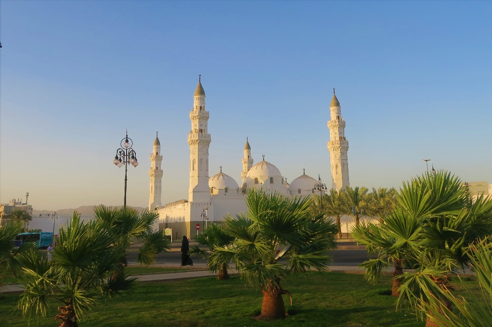 Masjid agama islam menara