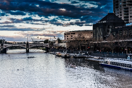 Foto Melbourne kota dock menjembatani