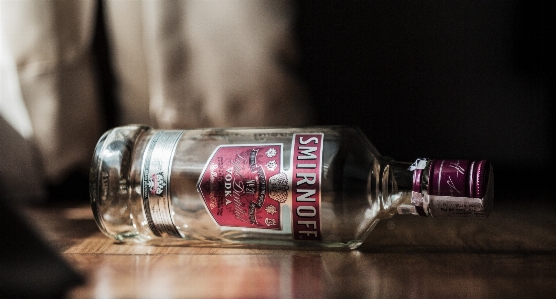 Foto Botol smirnoff
 lampu jendela