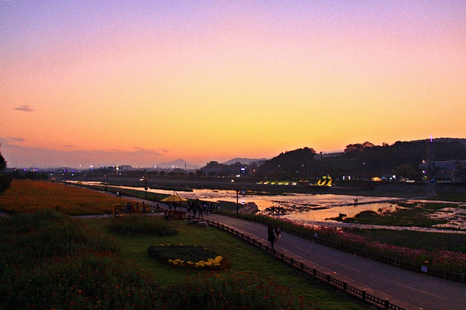 Río corea cielo resplandor crepuscular
