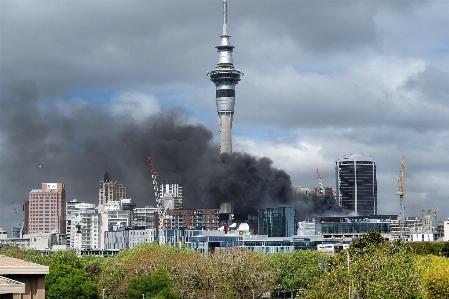 Foto Fogo auckland
 cidade do céu
 poluição