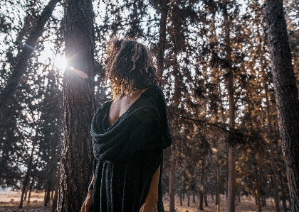 Foto Donna persone in natura
 capelli albero