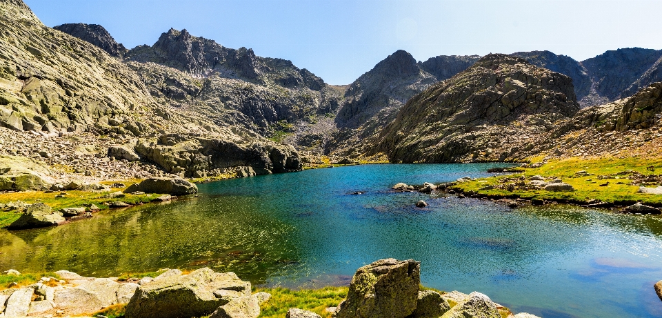 湖
 山 水域
 自然の風景
