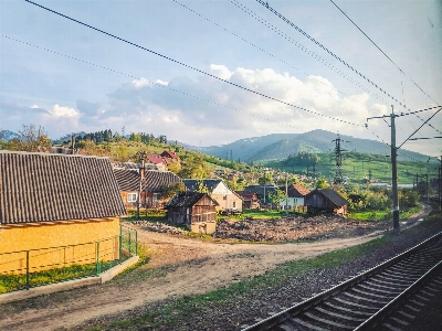 Foto Lanskap mengangkut langit melacak