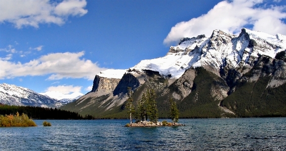 Mountains body of water mountain natural landscape Photo