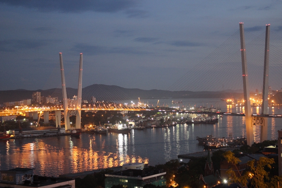 Vladivostok
 ville mer pont d'or
