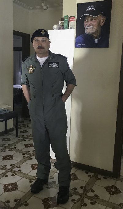 Traje de vuelo
 boina
 piloto fuerza aerea
