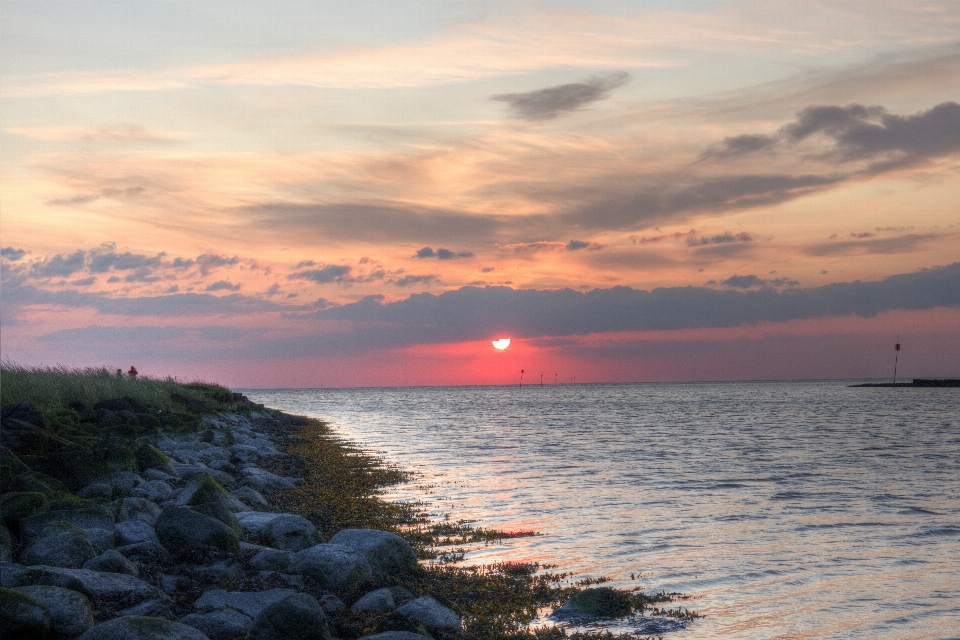 Sonnenaufgang himmel gewässer
 horizont