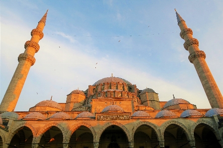 Foto Arsitektur masjid menara kubah