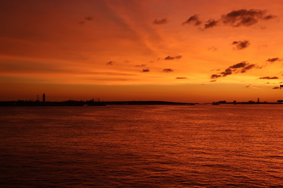 Langit pantai cermin lanskap