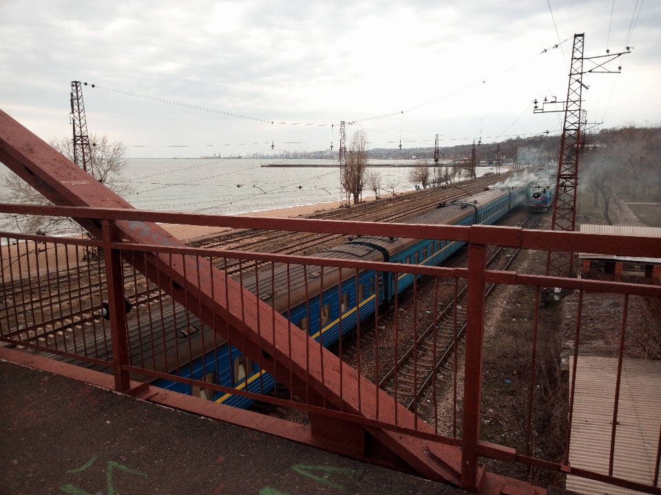 Tren línea ver puente