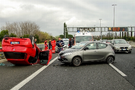 Foto Affermazioni
 veicolo terrestre
 auto