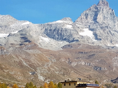 Natural mountainous landforms mountain range Photo