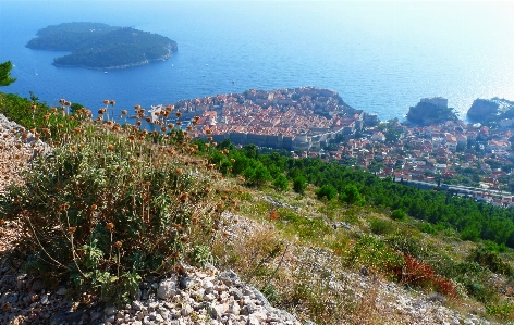 Deniz dağ tarihi şehir Fotoğraf