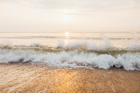 海 波 柔らかい ゴールデン 写真