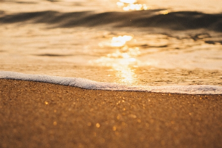 海 波 柔らかい ゴールデン 写真