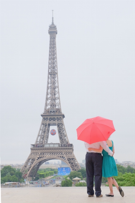 Paris torre eiffel guarda-chuva vermelho
 copa euro 2016
