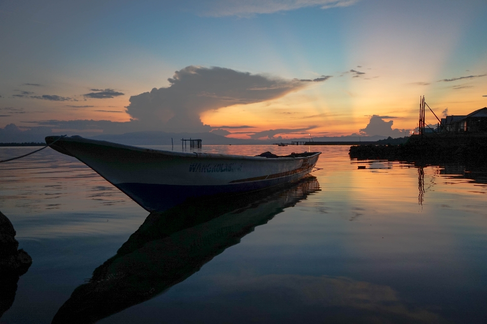 Indonesia langit air cerminan