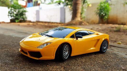 Foto Mainan mobil anak-anak lamborghini
