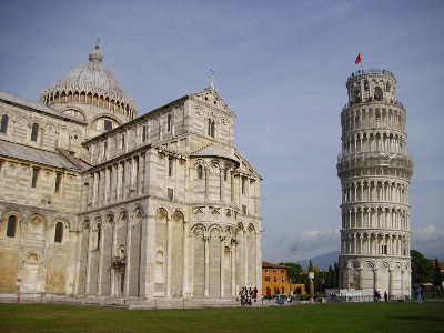 Foto Pisa tengara arsitektur klasik
