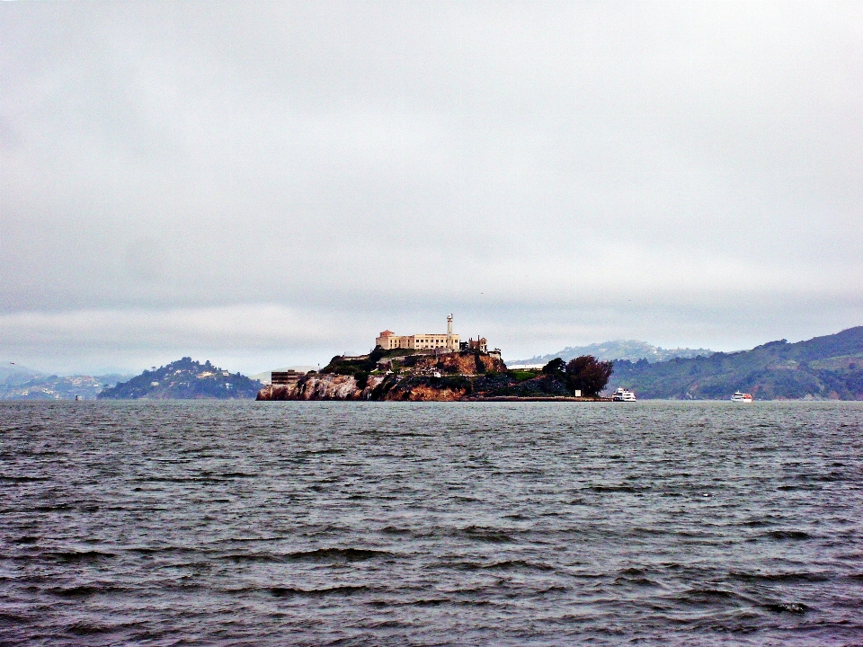 Alcatraz
 ada gökyüzü deniz