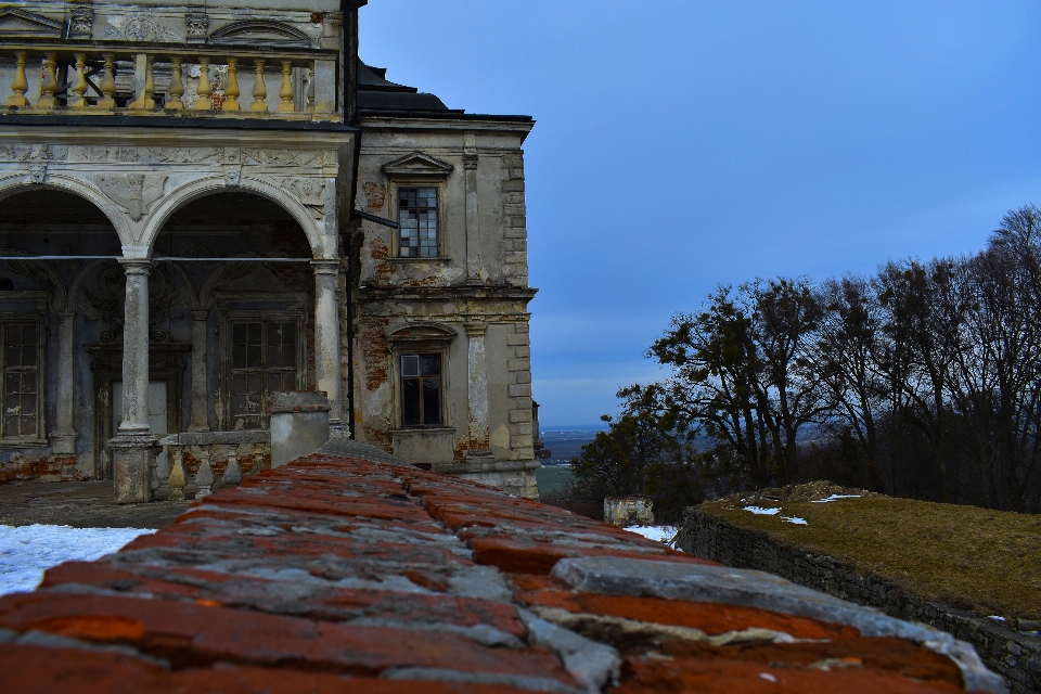 Ukraine château briques ciel