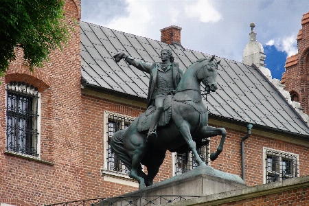 Foto Cracovia
 estatua escultura monumento