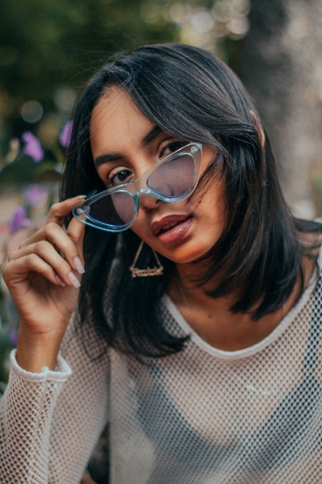 Fille lunettes
 cheveux affronter