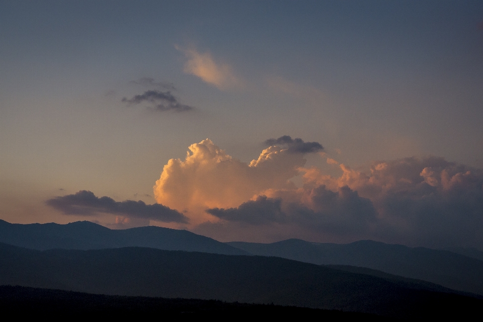 Himmel wolke schweigen nachglühen
