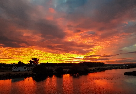 Foto Ardiente
 atardecer cielo resplandor crepuscular
