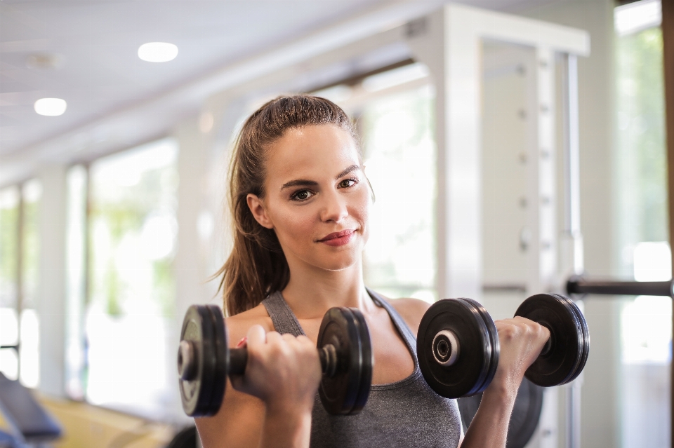 Mulher pesos aptidão física
 musculação
