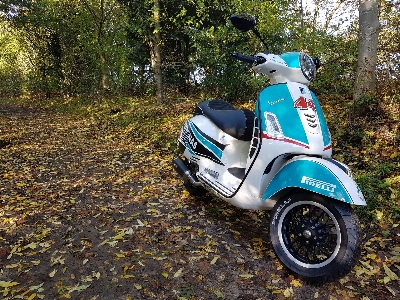 Foto Vespa lambreta scooter personalizada
 ciclomotor