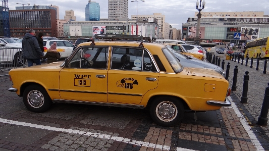 Foto Fiat 125 polacca
 veicolo terrestre
 auto