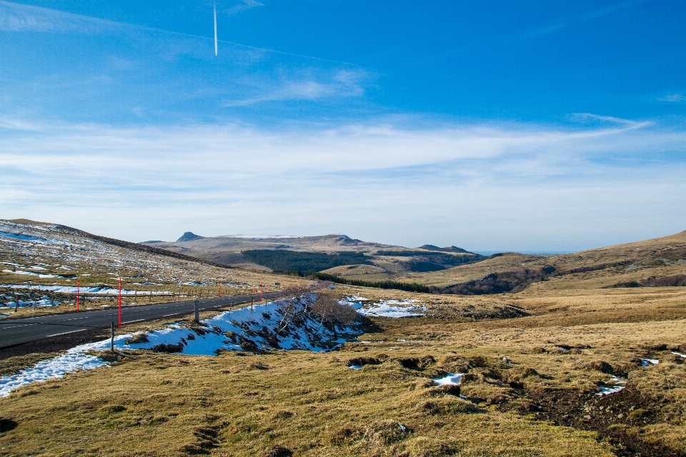 Senderismo
 ruta de montaña paisaje volcánico
