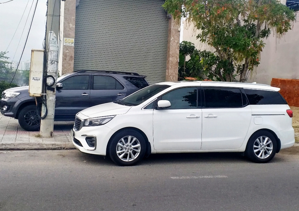 に
 セドナ
 mpv
 陸上車両
