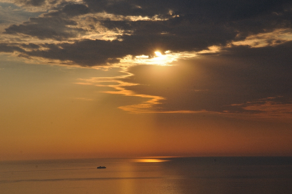 Sonnenuntergang horizont ruhig landschaft