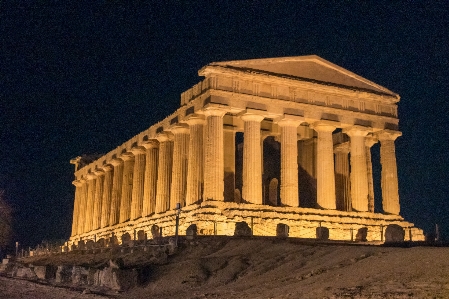 Foto Agrigento
 antica architettura romana
 tempio romano
 punto di riferimento