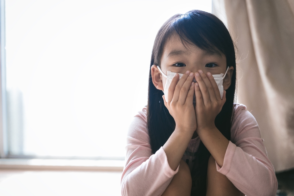 Ragazza viso naso espressione facciale
