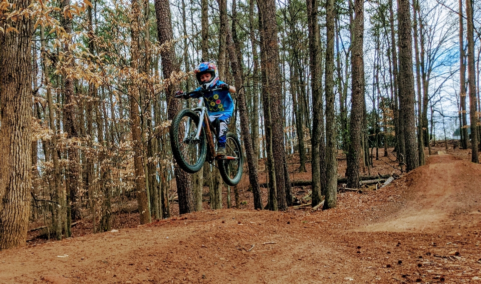 Lancement saut de saleté
 enfant