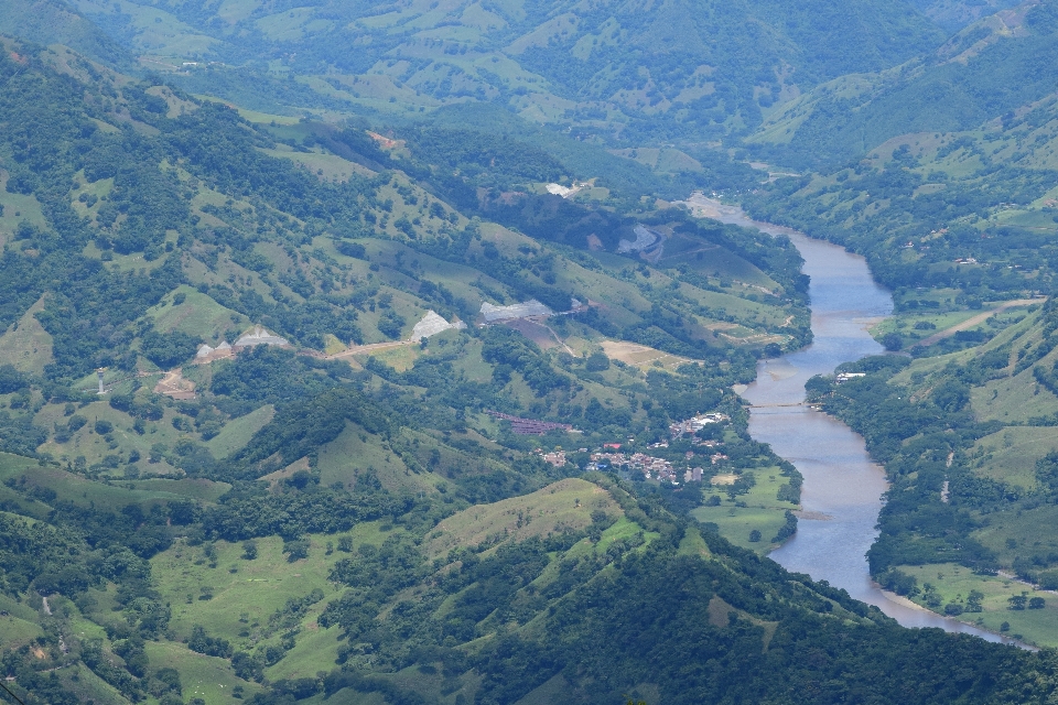 Montañas colombiana
 fotografía aérea
 formaciones montañosas
