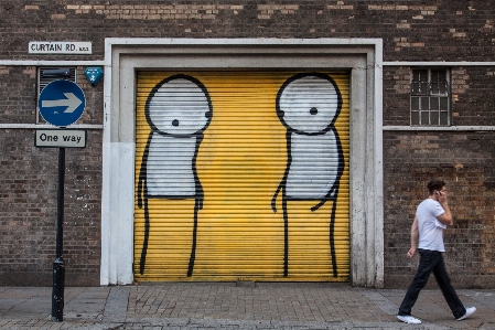 Street art wall yellow Photo