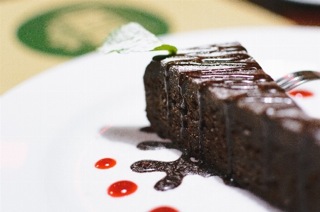 食べ物 チョコレートブラウニー
 フラワレス・チョコレート・ケーキ
 チョコケーキ
 写真