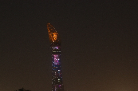 Foto Kota malam menara langit