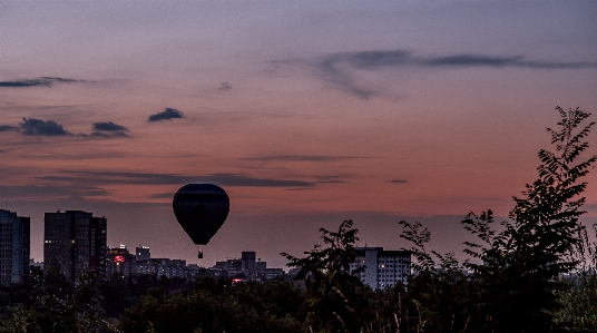 Foto Kota balon senja udara panas
