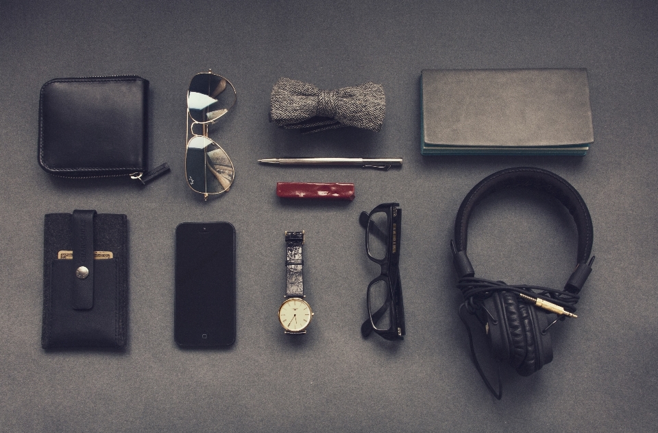 Everyday carry product technology leather