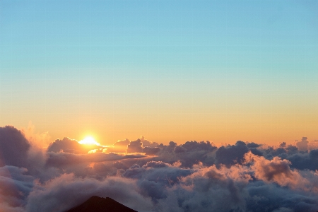 Foto Céu nuvem fenômeno atmosférico
 nascer do sol