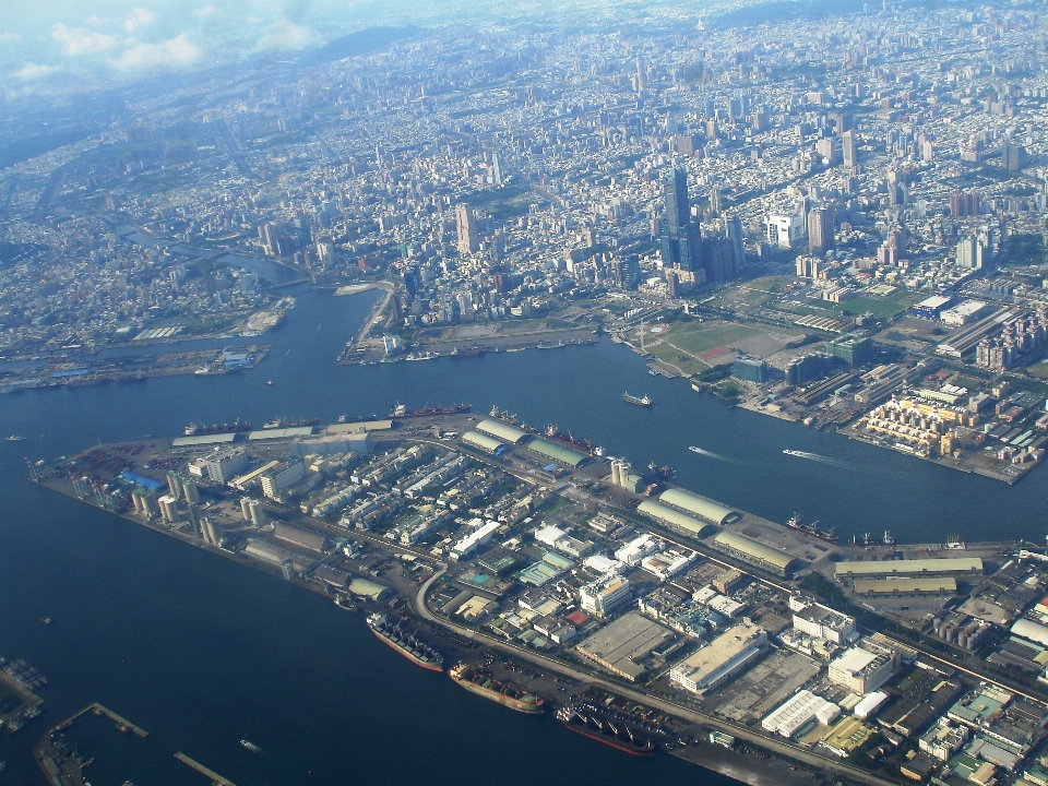 Kaohsiung
 kota pelabuhan mengirimkan