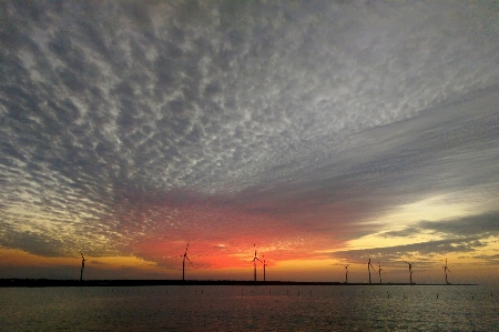 Foto Atardecer brillo de sol
 luz nube