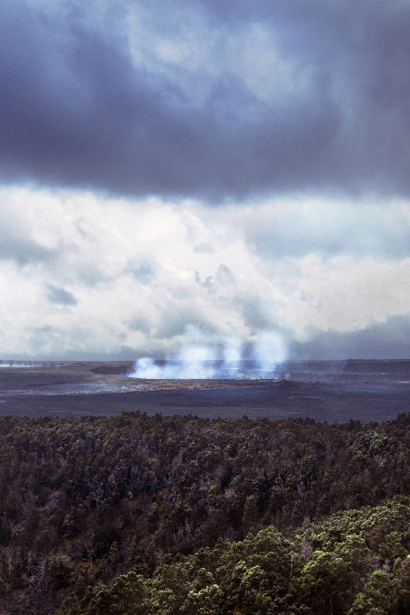 Ciel nuage montagnes phénomène atmosphérique
