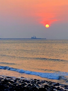 Foto Aereo riva del mare sole tramonto